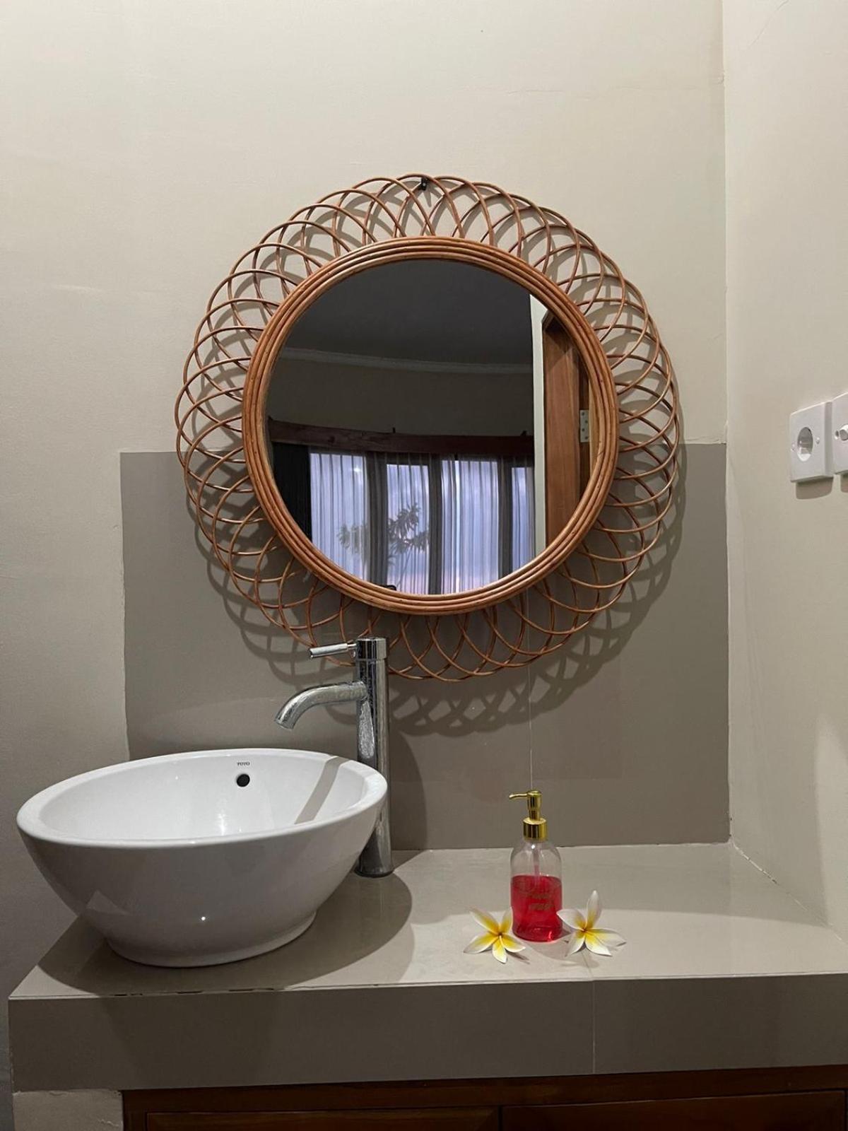 Canggu Nadi 2 Guest House ภายนอก รูปภาพ